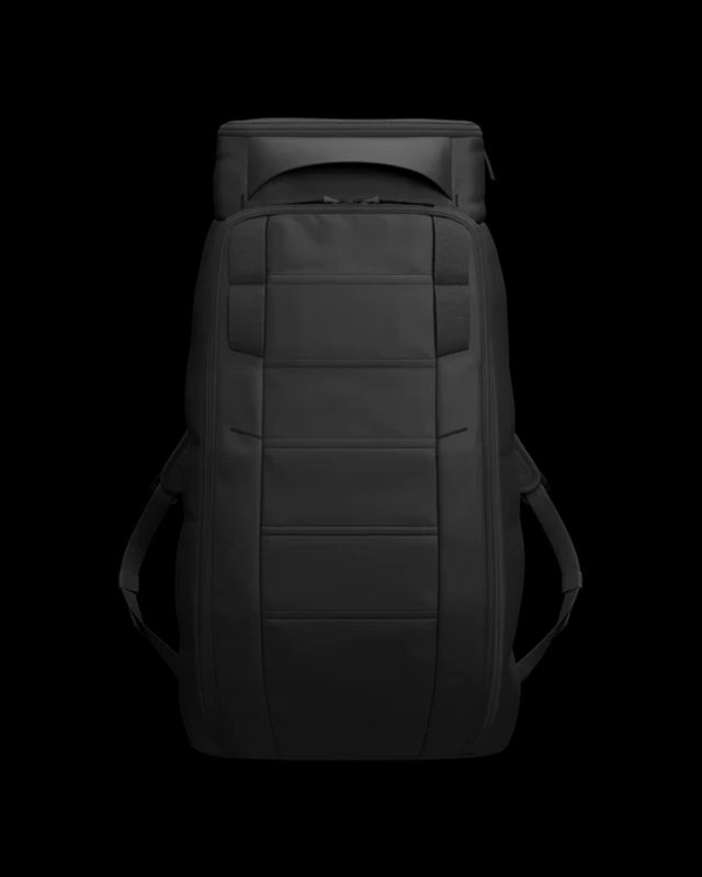 DB HUGGER 30L RYGGSEKK BLACK OUT